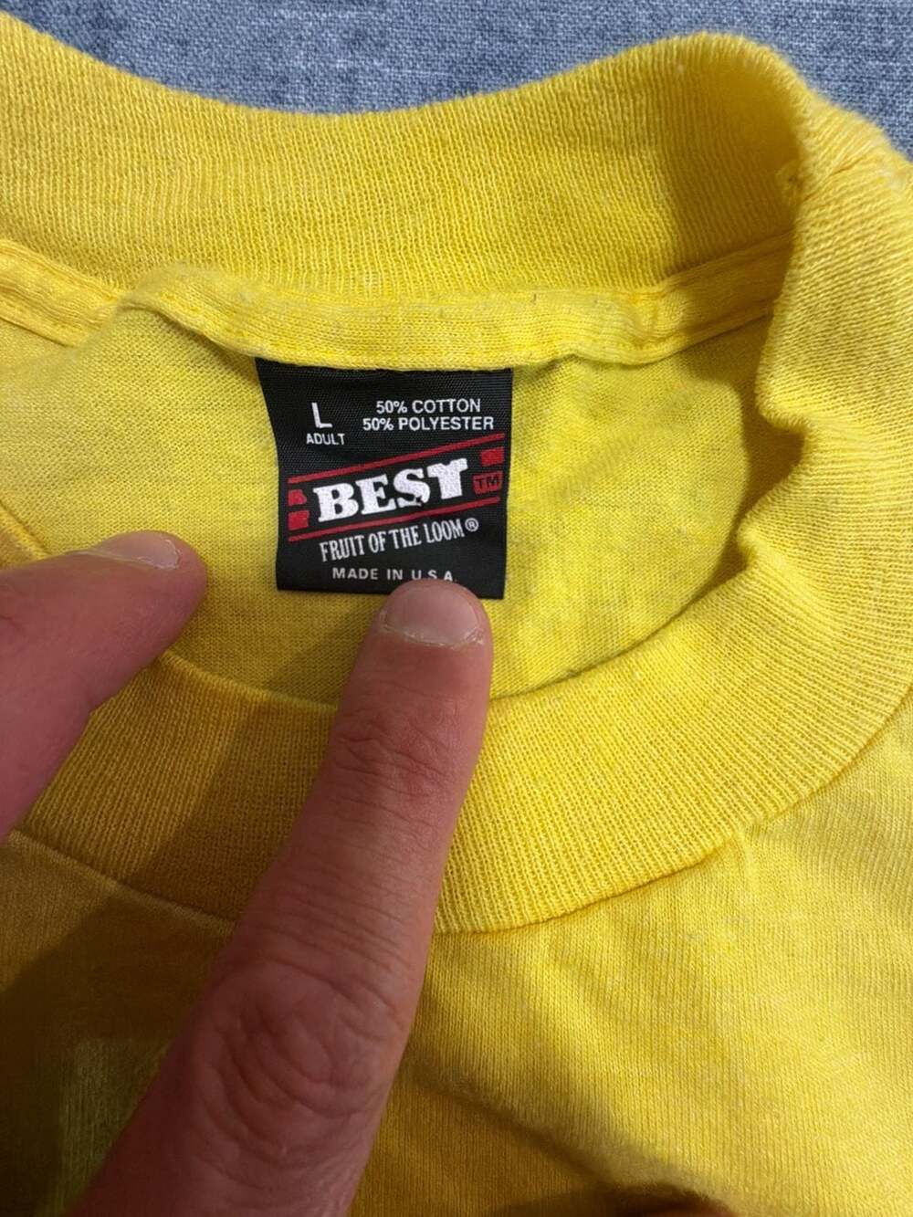 Vintage 90s Old Fishermen Never Die They Just Smell That Way Yellow  L - Picture 3 of 4